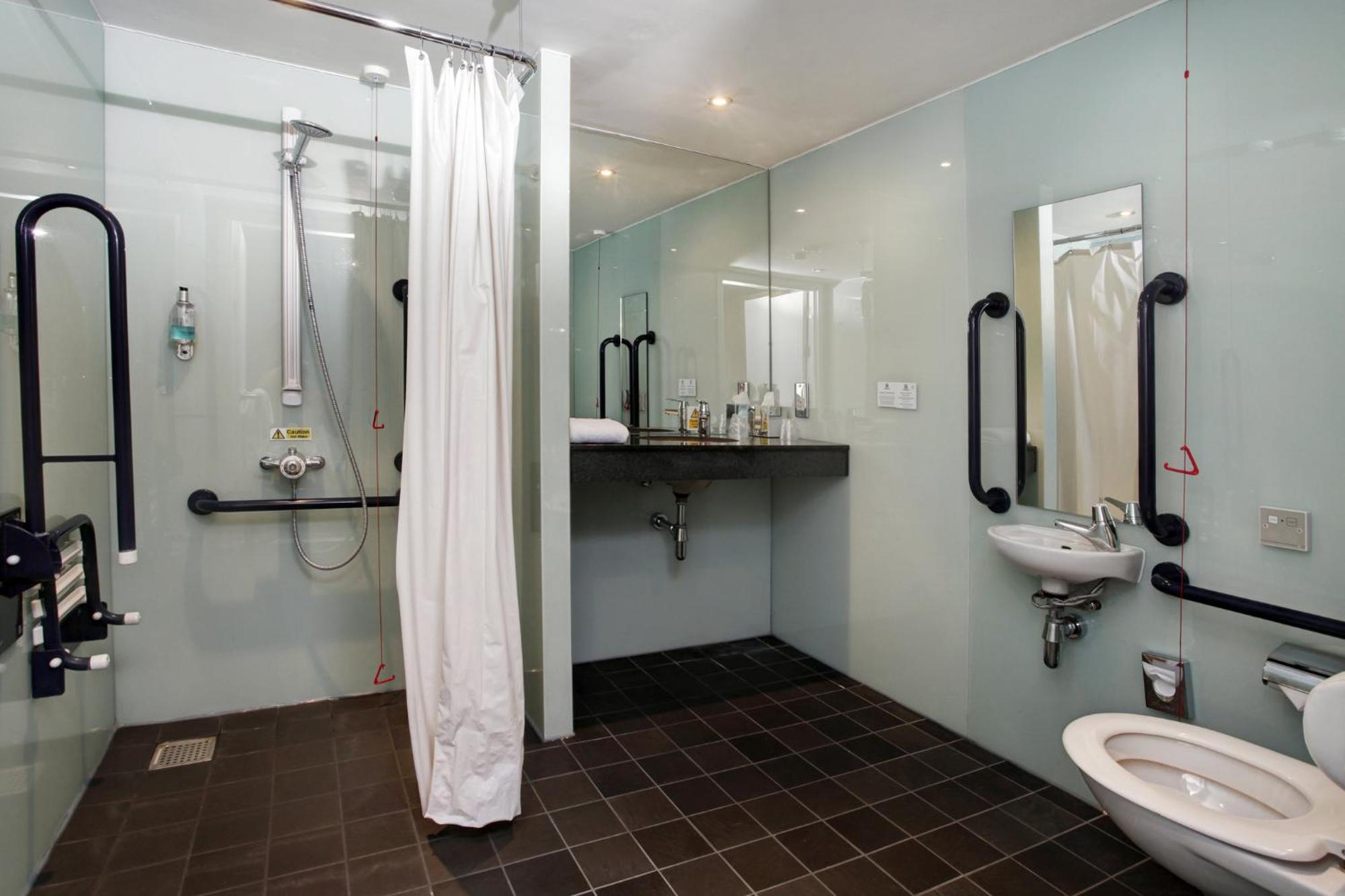 Double Room Mobility Accessible Roll Shower,1274088475:JPEG